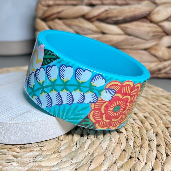 Vintage Tropical Beauty wide acrylic bangle bracelet. - Picture 8 of 9